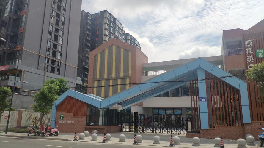 温江千禧河畔国际社区